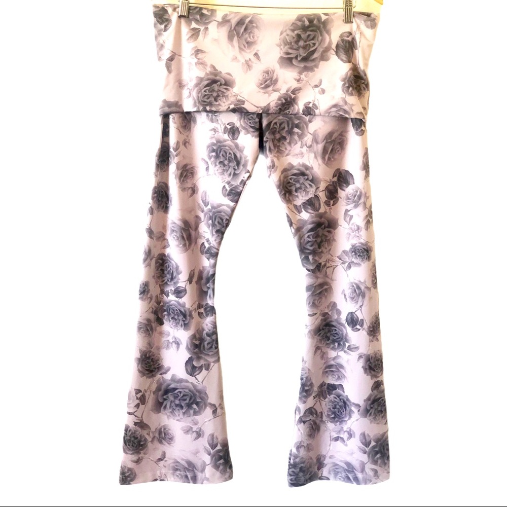 Lavender Rose Printed Bootcut Leggings Size XL